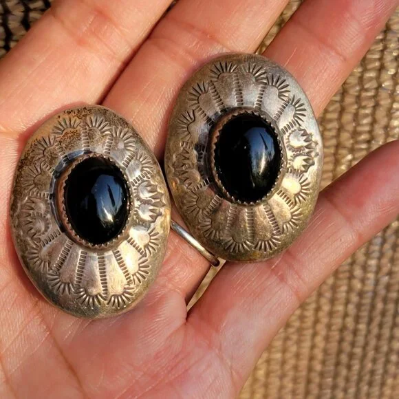 .Absolutely stunning vintage Native American handmade onyx stampwork large state